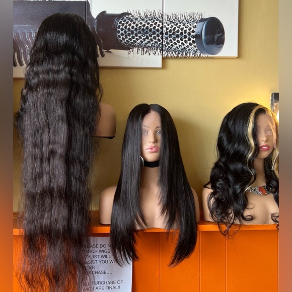 22” New Straight layer Transparent lace wigs - Picture 2 of 3